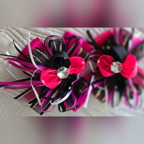 💚💥3/$15💥- Girl Bows Set Of 2 - Picture 1 of 3